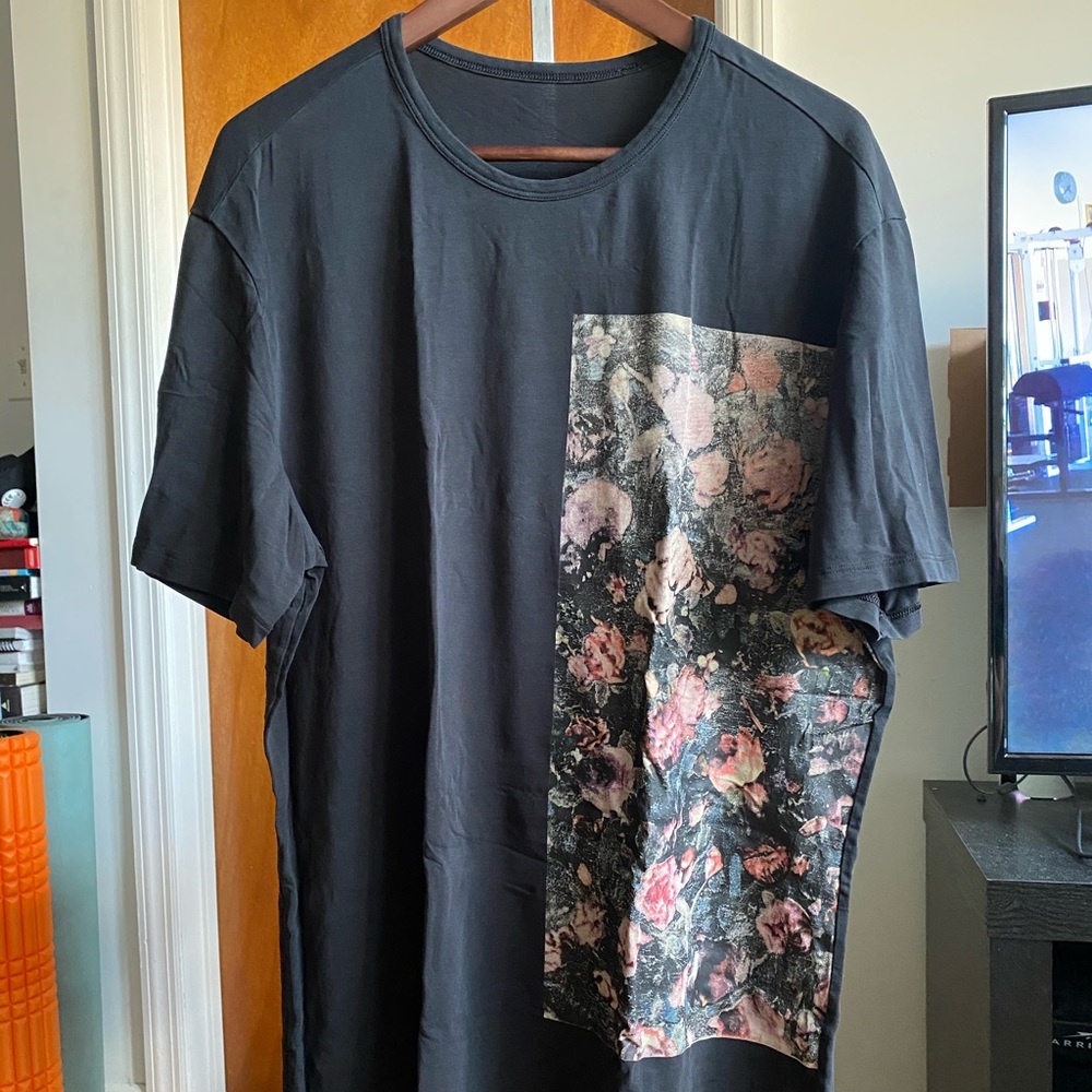 Lululemon 5 year basic tee XL